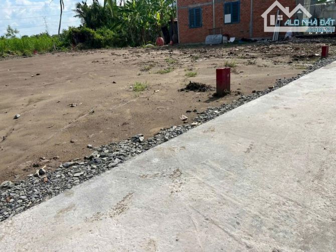 Hàng rẻ tranh thủ khách ơi 101m2 đất thổ cư đường bê tông 2m giá chỉ 550tr - 2