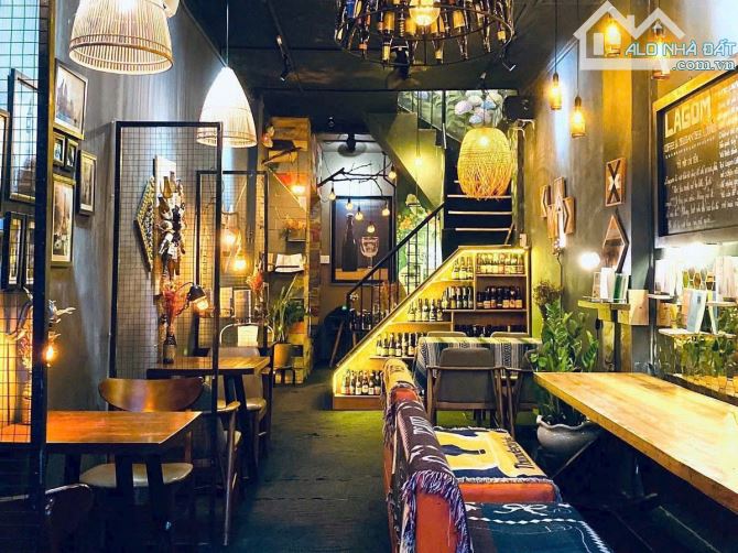 Cho thuê cafe - Trà Sữa góc 2MT Trần Đình Xu, Q1. Dt: 5,2x20M, Kc: trệt 3 lầu. Gía: 75tr - 2