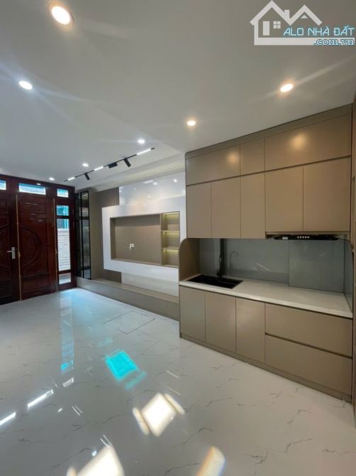Nhà đẹp Cầu Diễn - 35M x 6T - thang máy,full nội thất, gần ga tàu điện,ô tô tránh - 7,4 tỷ - 2