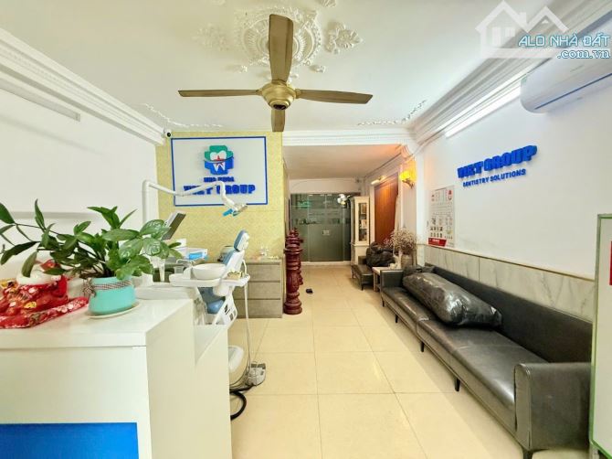 Siêu phẩm phân lô vỉa hè Huỳnh Thúc Kháng, Làm phòng khám, SPa DT 50m2 xây 5T giá 22.8tỷ - 2