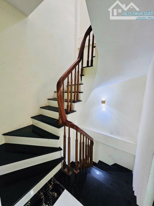 Bán Nhà Bát Khối - Long Biên, DT 30m X 5 tầng, ô tô đỗ cổng, giá 5 tỷ - 2