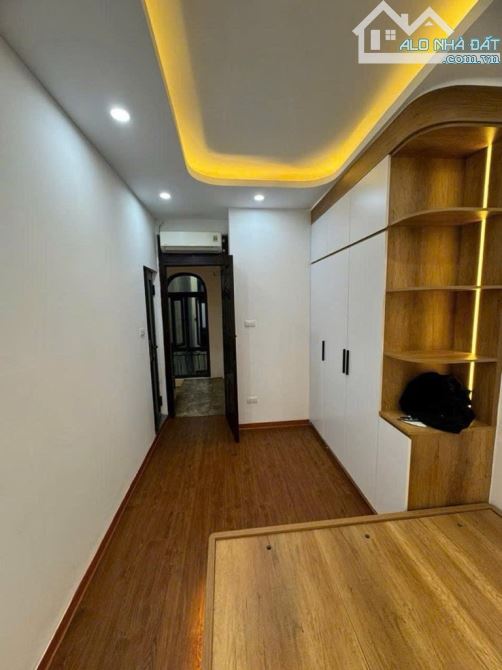 Ô TÔ ĐỖ CỔNG – 1 BƯỚC RA PHỐ – 6 TẦNG FULL NỘI THẤT – SÂN CỔNG RIÊNG 🏠 Giáp Bát –5.9 tỷ - 2