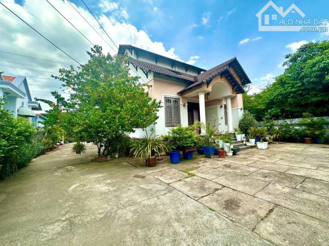BIỆT THỰ PHƯỚC BÌNH – DT 939M² (NGANG 17M) - FULL THỔ CƯ – GIÁ 83 TỶ - 2