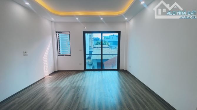 Chính chủ cần bán nhà phố Bát Khối, Long Biên 34m, 5 tầng, mặt tiền 4m, giá 5.55 tỷ. - 2