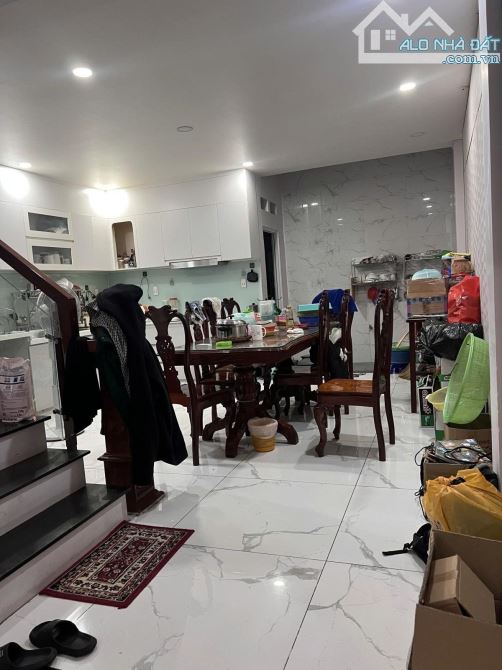 BÁN NHÀ TÔ KÝ Q12 - 4 TẦNG 90M2 ( 5.2M X 18M) - ĐƯỜNG 6M - HƠN 6 TỶ. - 2