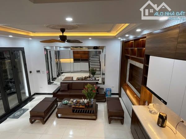 PHỐ NGÔ GIA TỰ 11 TỶ DT 40M MT 6M 5T KINH DOANH SẦM UẤT Ô TÔ TRÁNH - 2