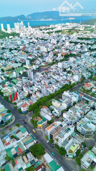 Bán lô góc đẹp cách đường Lê Hồng Phong chỉ 50m. Bãi biển Trần Phú 1km - 2