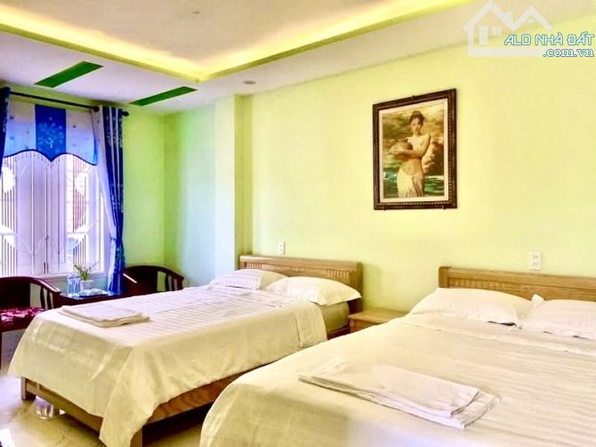 HOMESTAY 3 TẦNG- DÒNG TIỀN 100 TRIỆU THÁNG- LƯU QUÝ KỲ - NGAY CHỢ ĐÊM HỘI AN - 2