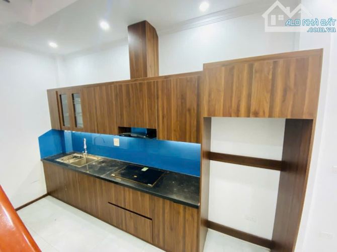 🏠 1 Nhà ra mặt Phố – Ô tô đỗ Ngày Đêm Dân Xây Độc Lập 33m² × 5 Tầng – Full nội thất Sổ Nở - 2
