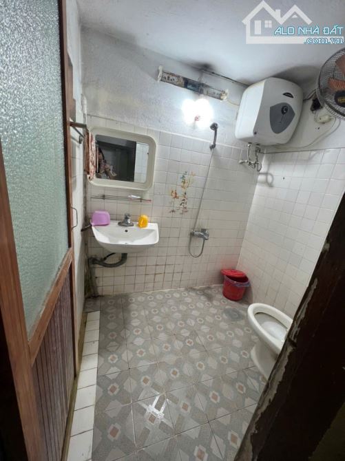 Cho thuê nhà riêng tại ngõ 174 Tam Trinh, Hoàng Mai. Dt 75 1.5 tầng, giá 6.5tr - 2