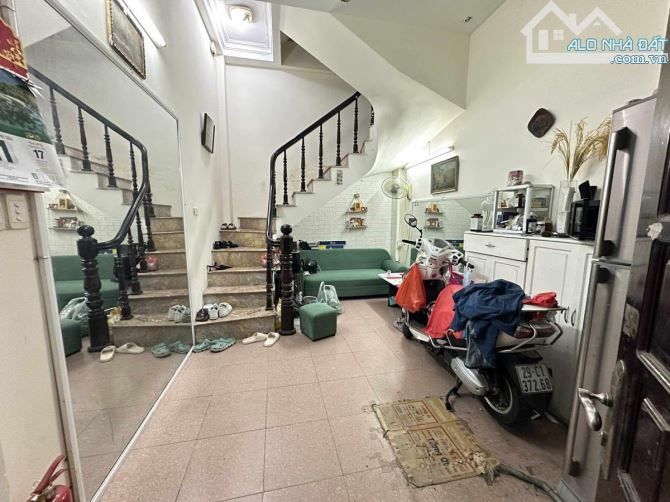 NHÀ ĐẸP ĐỘI CẤN BA ĐÌNH 25m 5T Mt 3.7m GIÁ 5.5 TỶ NGÕ THÔNG 20M RA MẶT PHỐ KINH DOANH. - 2