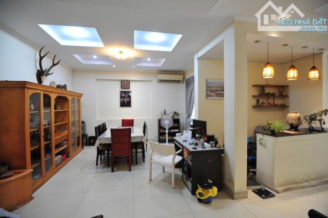 Biệt Thự 2 tầng, Huỳnh Tấn Phát, Quận 7, 270m2, Hẻm Xe Tải, Giá chỉ 30 Tỷ. - 2