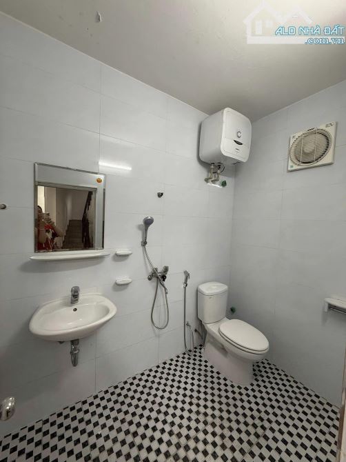 Cho thuê nhà ngõ 559 Kim Ngưu - Hai Bà Trưng,DT 55m2 x 3 tầng giá 10tr - 2