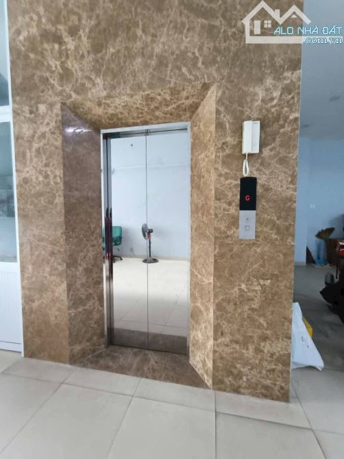 CHO THUÊ TOÀ NHÀ THANG MÁY MẶT TIỀN NGUYỄN VĂN CỪ ND - 2