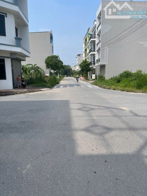 Bán lô đất giãn dân Hướng tây bắc dt 70,4m , mt 4,4m giá 6,15 tỷ - 3