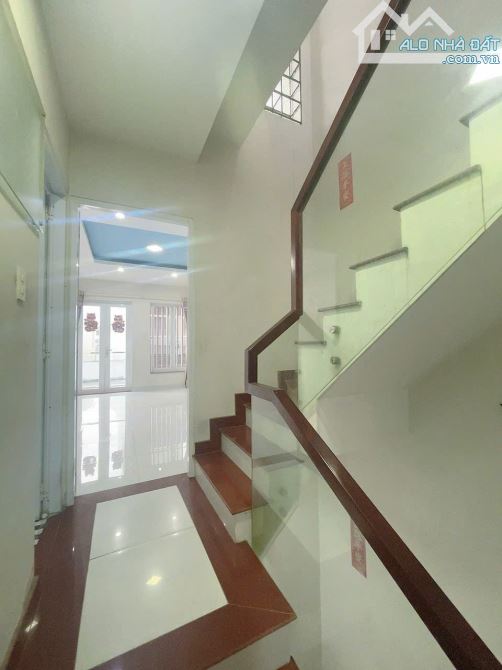 Bán Nhà Quận 6 - DT: 64m2 (4mx16m) - HXH  Thông  - 3  Lầu  - 4PN  - Gấp  Bán - 3