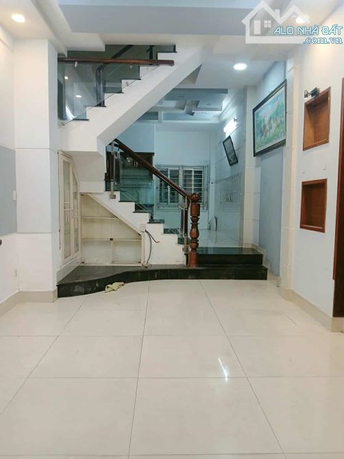 🏤 BÁN NHÀ ĐẸP 3 TẦNG HẺM 243/46 HOÀNG DIỆU PHƯỜNG 4 QUẬN 4,-54M² NGANG 4.3M . CHỈ 7,3TỶ - 3