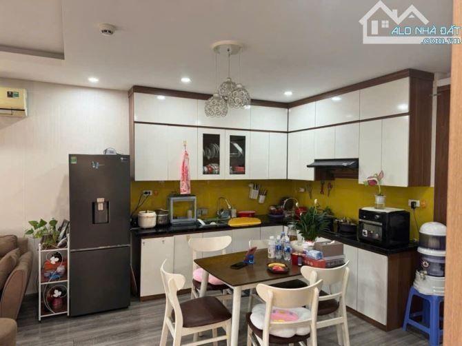 CHÍNH CHỦ CẦN BÁN - CĂN CHUNG CƯ CẦU GIẤY - DT 100M2 - 2PN - LIÊN HỆ VỚI TÔI - 3