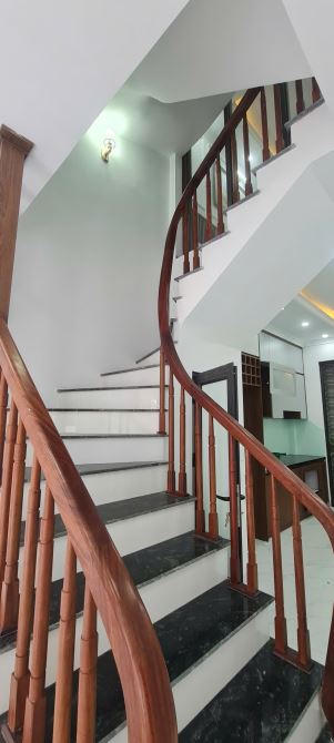 Bán nhà cạnh chợ trung tâm Tân Lập, Đan Phượng. 40m2 xây 5 tầng lệch 80m ra trục chính 422 - 3