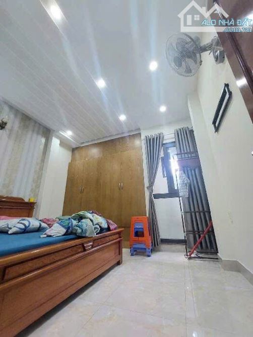 NHÀ CẦN BÁN - HẺM TRẢI NHỰA 5M Ô TÔ ĐỖ CỬA - 56M2 - 5 TẦNG - HOÀNG BẬT ĐẠT. - 3