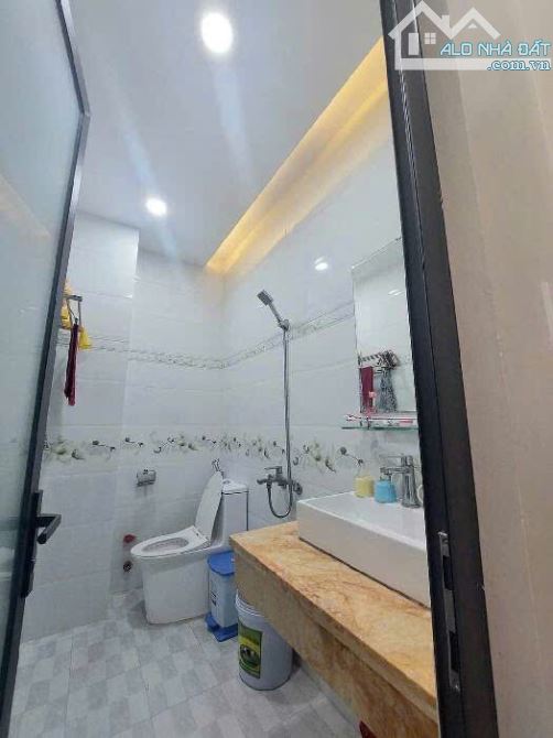 CHỦ GẤP BÁN - NHÀ TÂN BÌNH 4 TẦNG BTCT CHẮC CHẮN NGAY KẾ BÊN NHÀ GA T3 TÂN SƠN NHẤT. - 3