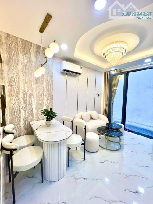 .Bán nhà 3 tầng - sát mặt tiền Hoàng Sa Q.3 - DTSD ~70m2, sổ A4 - nhỉnh 4 tỷ - 3
