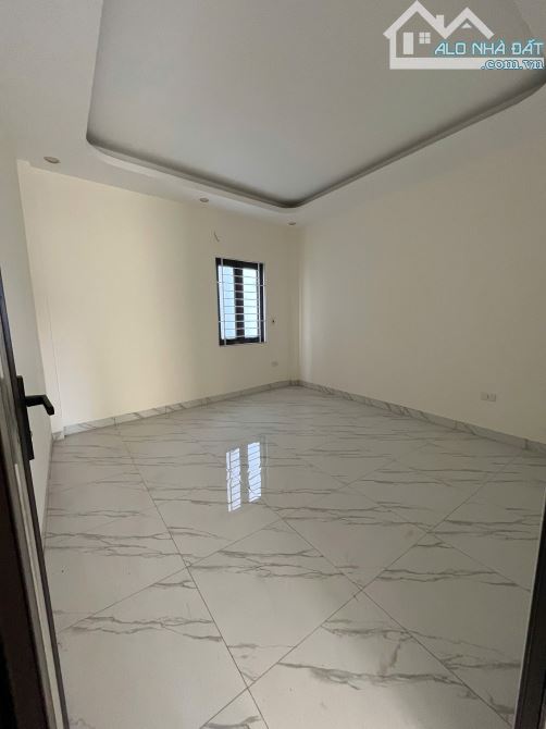 Cực rẻ!!! 3,x tỷ có ngay nhà 3 tầng, 44m2, oto đỗ cửa, sát vách Đại học TDTT - 3