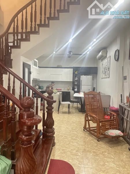 Nhà đẹp Ái Mộ - Ngay Công viên Phường Bồ Đề, Trường Welspring, 40m, hơn 8 tỷ ô tô đỗ cửa. - 3