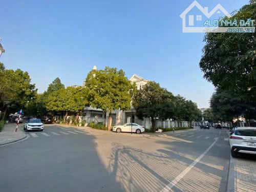 BÁN BIỆT THỰ NGUYỆT QUẾ VINHOMES RIVERSIDE - 39,6 Tỷ | 96m² | MT 6m | 5 Tầng + Thang Máy - 3