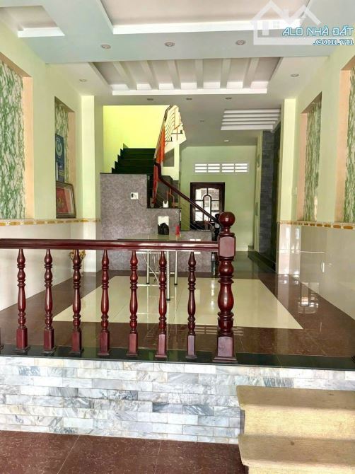 CẦN CHUYỂN NHƯỢNG LẠI CĂN NHÀ 1 TRỆT 2 LẦU MẶT TIỀN ĐƯỜNG NHỰA 6M ĐỐI DIỆ - 3