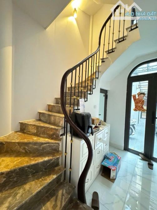 Ô TÔ ĐỖ CỔNG – 1 BƯỚC RA PHỐ – 6 TẦNG FULL NỘI THẤT – SÂN CỔNG RIÊNG 🏠 Giáp Bát –5.9 tỷ - 3