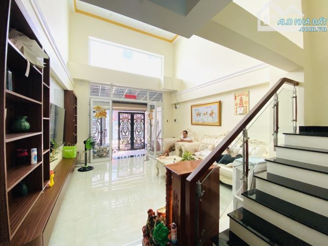 Bán nhà đẹp liền kề Phú Mỹ Hưng quận 7 - hẻm xe hơi 7 chỗ đỗ cửa - 3