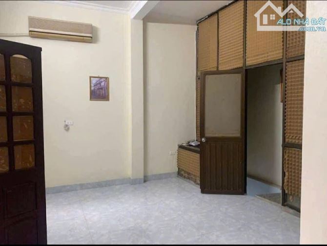 Cho thuê nhà ngõ 127 Hào Nam, Ô Chợ Dừa, Đống Đa. Dt 40m x 3 tầng, giá 9tr - 3