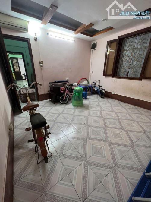 Cho thuê nhà riêng tại ngõ 174 Tam Trinh, Hoàng Mai. Dt 75 1.5 tầng, giá 6.5tr - 3