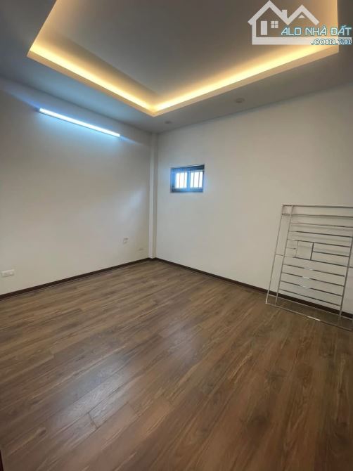 SIÊU PHẨM THẠCH BÀN  – LÔ GÓC  NHÀ ĐẸP 5 TẦNG – NỞ HẬU – NỘI THẤT CƠ BẢN - 10M RA OTO - 4