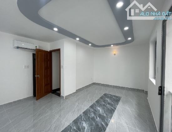 Nhà mới vào ở ngay , lô góc vị trí đẹp _ Trần Quang Diệu quận 3 - 4