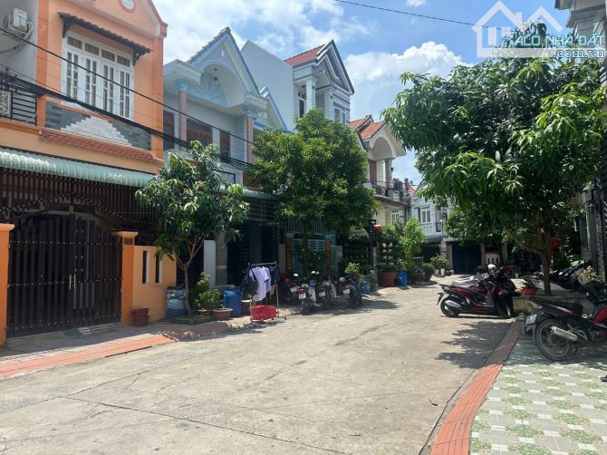 Nha 2 tầng   Gần Nguyễn thị minh khai  dic an - 4