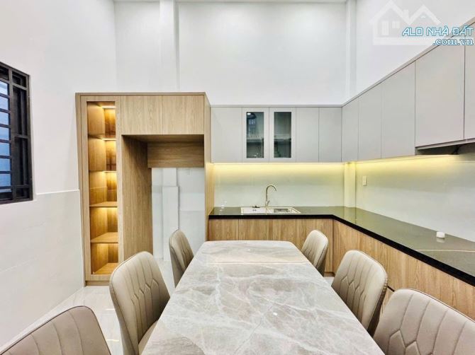 HẺM XE HƠI - CÁCH TRƯỜNG ĐẠI HỌC VĂN LANG HƠN 500M LÔ GÓC FULL NỘI THẤT CAO CẤP - Nguyễn T - 4
