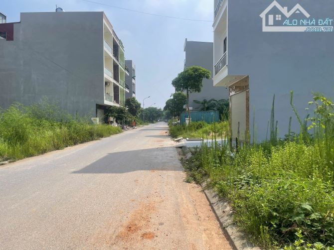 Bán lô đất giãn dân Hướng tây bắc dt 70,4m , mt 4,4m giá 6,15 tỷ - 4