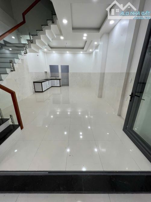 Bán nhà ngộp NH giá rẻ hẻm xe hơi 7m – 5m * 16m  – 4 tầng – Thạnh Lộc – Quận 12 chỉ hơn 5 - 4