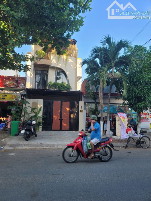 Nhà đẹp 2 tầng ngay khu biển Mỹ Khê, đường 10.5m Dương Thị Xuân Quý, khu sầm uất - 4