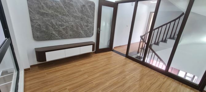 Bán nhà cạnh chợ trung tâm Tân Lập, Đan Phượng. 40m2 xây 5 tầng lệch 80m ra trục chính 422 - 4