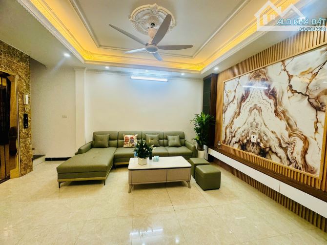 Mình cần bán nhà 5t,37m tại Nguyễn Viết Xuân,Hà Đông,thang máy , tiện ích tốt chỉ 9t - 4