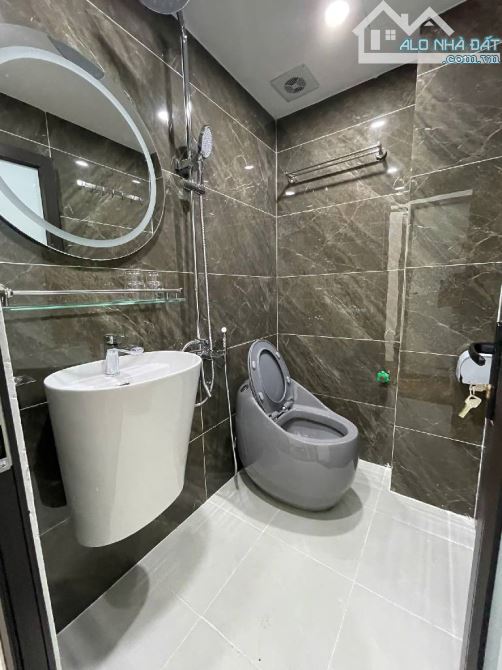 Bán nhà Thịnh Quang Ngã Tư Sở nhà mới ngõ ba gác thông gần ô tô ,kinh doanh nhỏ 24m 5 tầng - 4