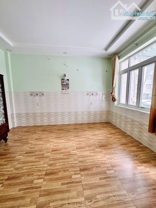 Bán nhà MT Đường số 12 p11 DT:4,5 x23,5 2 lầu 4pn , giá : 12 tỷ Tl - 4