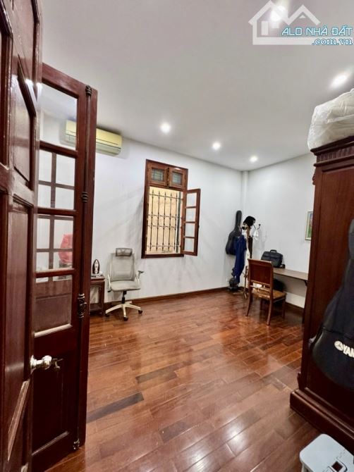 🏡SANG TRỌNG- ĐẲNG CẤP-Ô TÔ VÀO NHÀ - MẶT TIỀN RỘNG-KINH DOANH - GẦN PHỐ-NGUYỄN KHANG - 4