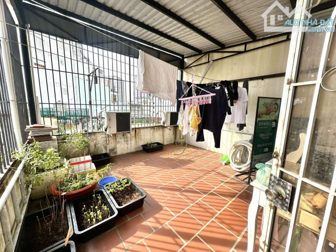 11.5 TỶ - MẶT TIỀN ĐƯỜNG 10M Ô TÔ VÀO NHÀ - 3 TẦNG -SỔ A4  VỊ TRÍ SIÊU ĐẸP KINH DOANH TỐT - 4