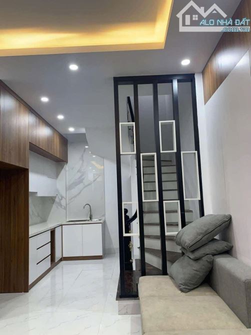 XUÂN LA TÂY HỒ, NHÀ ĐẸP 35M 5TẦNG FULL NỘI THẤT, Ô TÔ ĐỖ GẦN. 8x tỷ - 4
