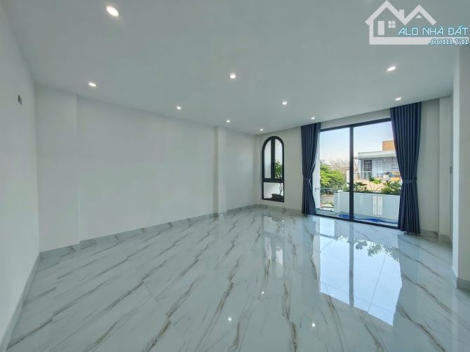 Cực hiếm! Nhà 3 tầng Đặng Văn Bi, 62m2, hẻm ô tô tránh.Giảm còn 5.8 tỷ - 4