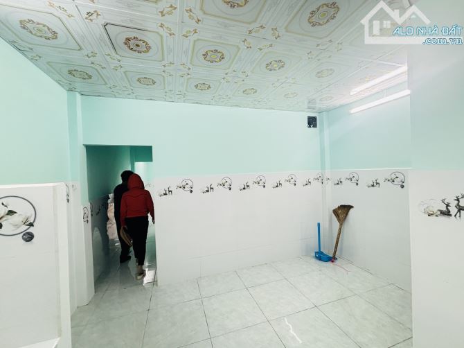 Bán Nhà Trung Chánh Gần Chợ Ngã Ba Bầu -55 M2 ( 4x14 )Cấp 4- HXH 6M -  Chỉ 3,2Tỷ. - 4